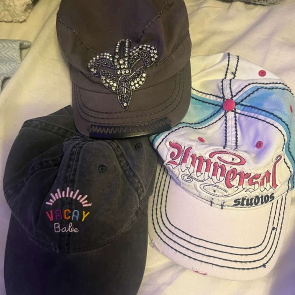 Bundle of 3 hats
